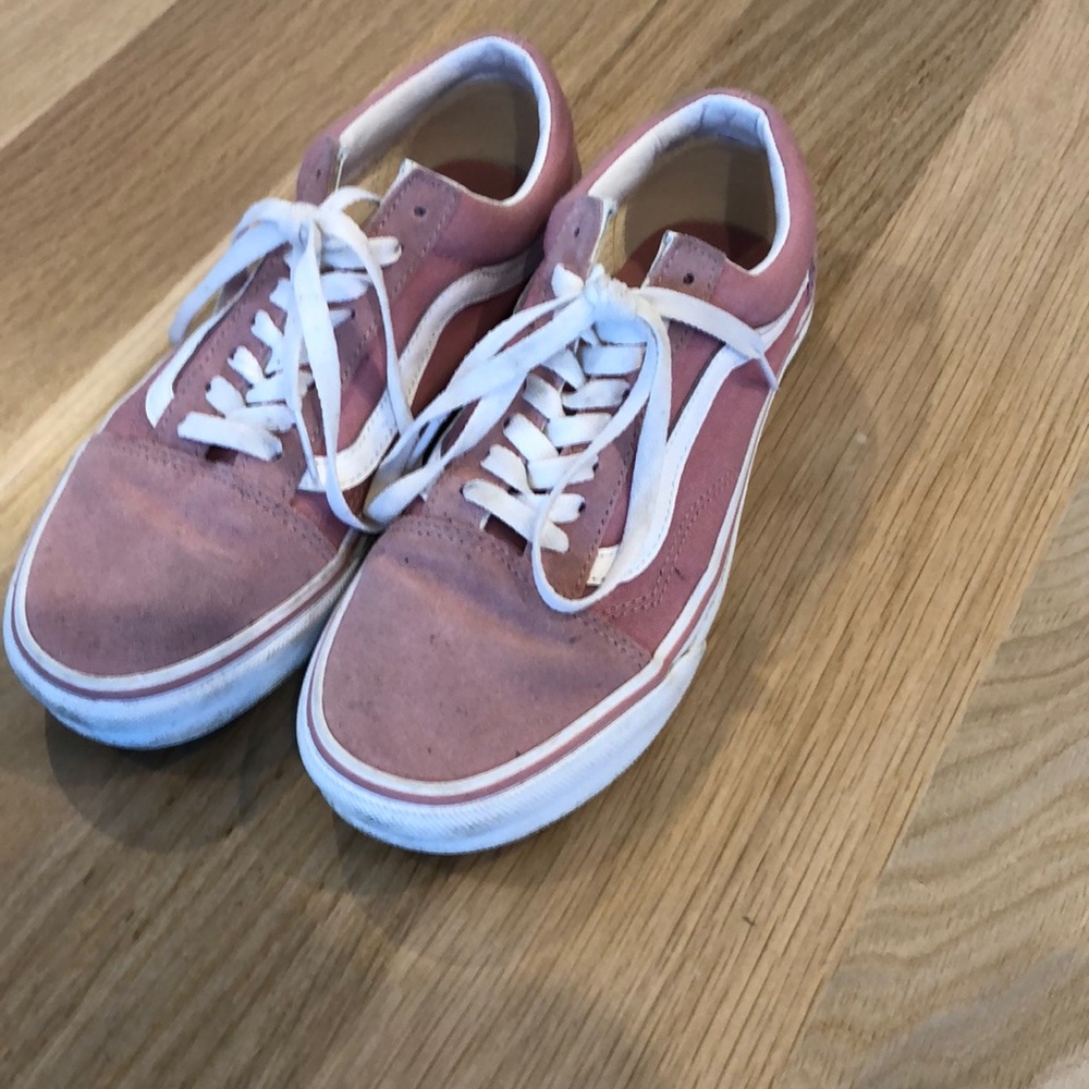 PINK VANS!